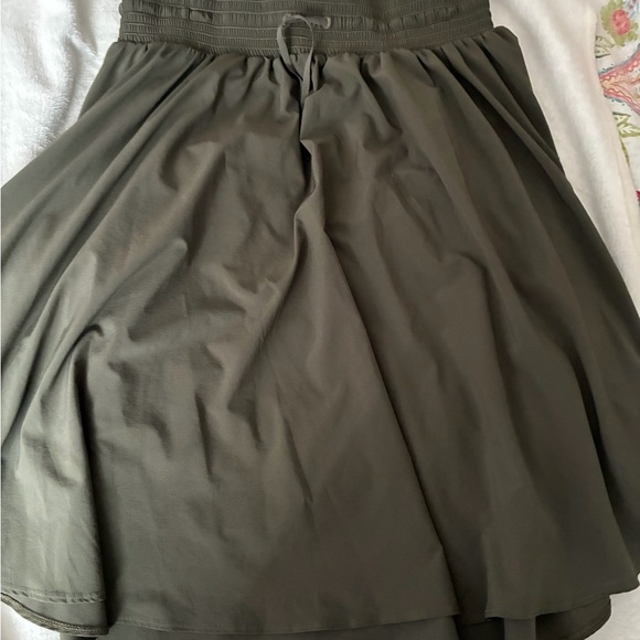 Lululemon size 10 Olive Green Flowing Skirt with Elastic Waist midi - Picture 3 of 4